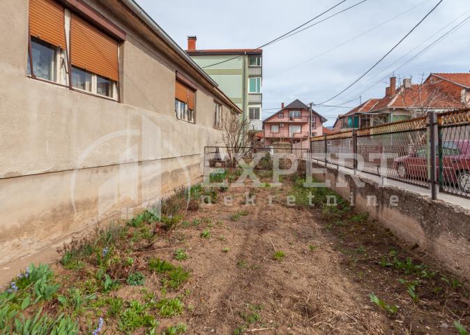 Prizemna kuća sa placem, 64m2 u osnovi, Trošarina