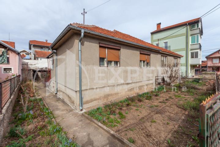 Prizemna kuća sa placem, 64m2 u osnovi, Trošarina