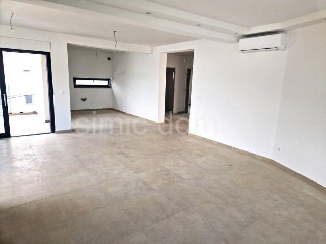 Veliki luksuzni apartman 40m od mora, Čiovo