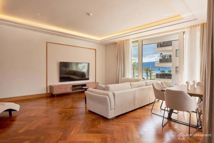 Dvosoban stan 160 m2 u zgradi Elena, Porto Montenegro