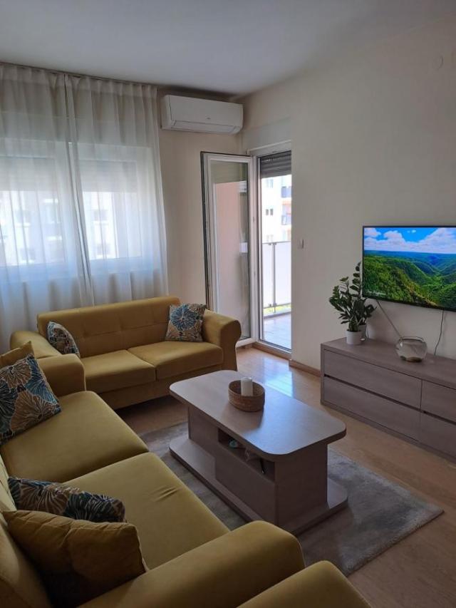 For sale: two-bedroom apartment, 72 m², Podgorica, City kvart