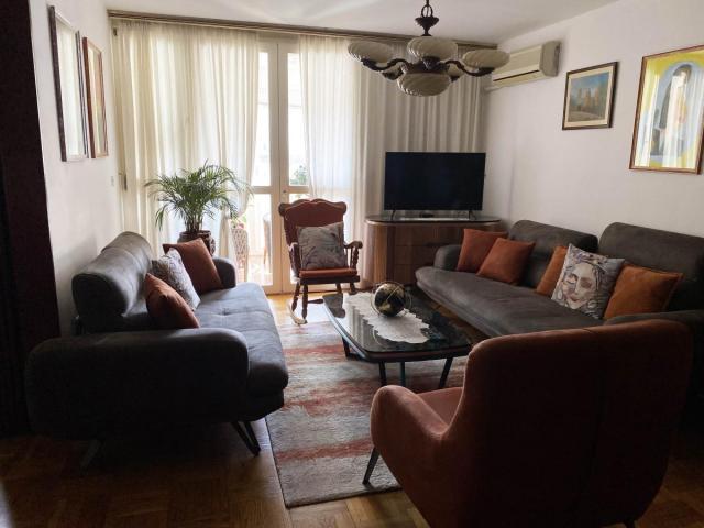 For sale: spacious three-room apartment, 104 m², Bar, Novi Bar