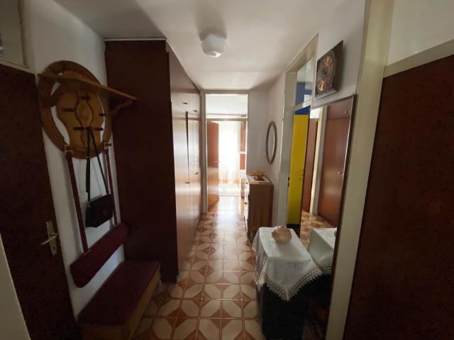 For sale: spacious three-room apartment, 104 m², Bar, Novi Bar