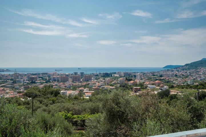 House 154m2 on 2400m2 Plot with view on city and sea in Bar