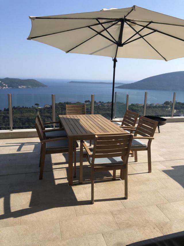 Luxurious 4-Bedroom Villa with Panoramic Terrace in Herceg Novi, Podi