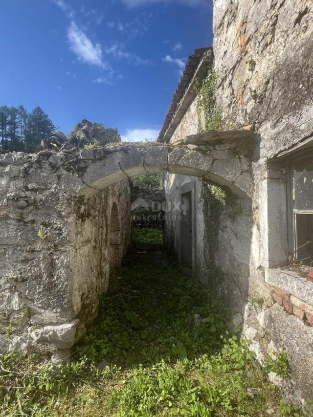 ISTRA, LANIŠĆE - Impozantne ruševine na idiličnoj lokaciji