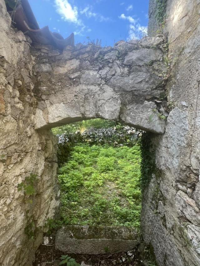 ISTRA, LANIŠĆE - Impozantne ruševine na idiličnoj lokaciji