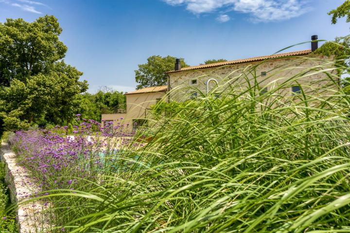 Labin, Šumber, unikatna samostojeća villa  na velikoj okućnici s pogledom 