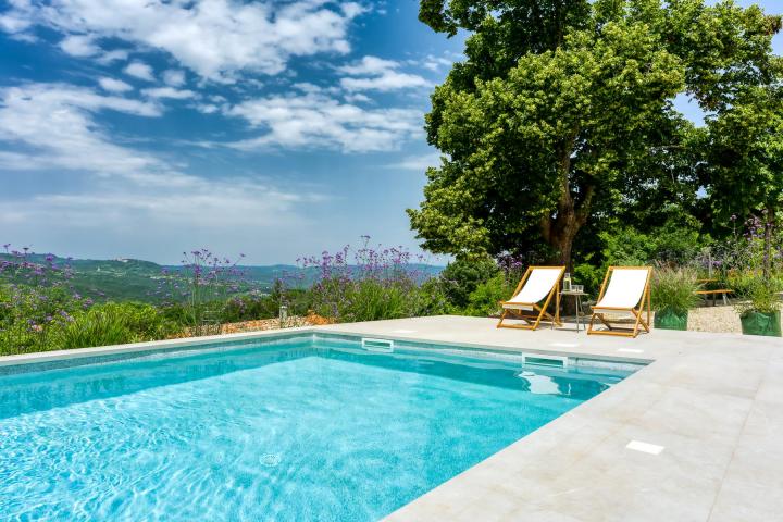 Labin, Šumber, unikatna samostojeća villa  na velikoj okućnici s pogledom 