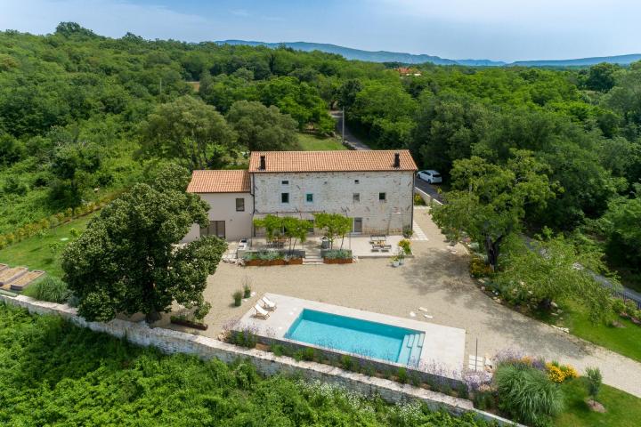 Labin, Šumber, unikatna samostojeća villa  na velikoj okućnici s pogledom 