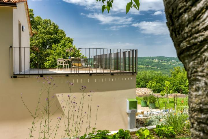 Labin, Šumber, unikatna samostojeća villa  na velikoj okućnici s pogledom 