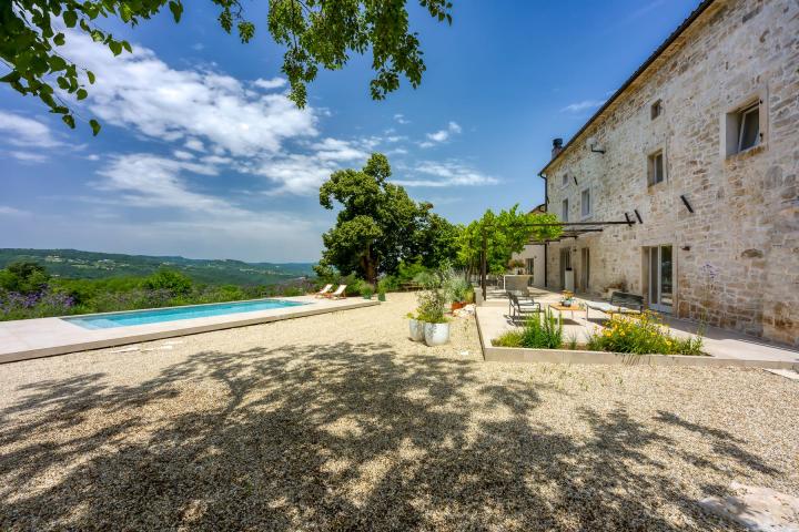 Labin, Šumber, unikatna samostojeća villa  na velikoj okućnici s pogledom 