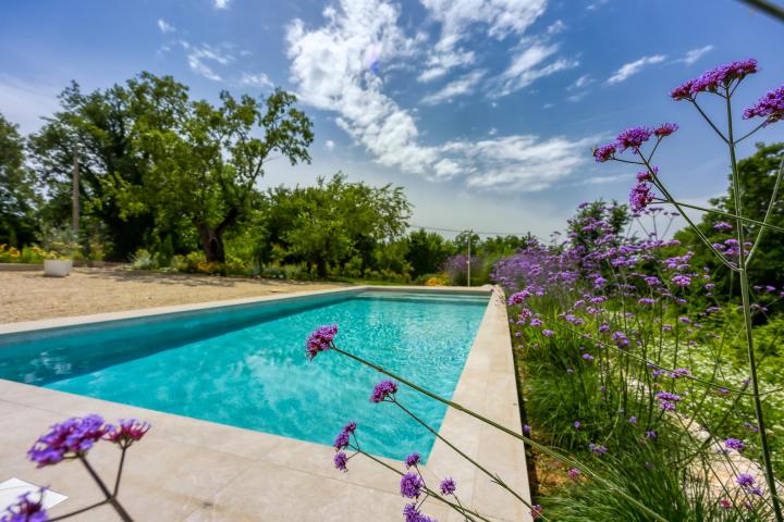 Labin, Šumber, unikatna samostojeća villa  na velikoj okućnici s pogledom 