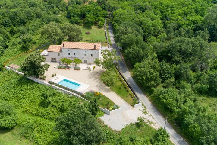 Labin, Šumber, unikatna samostojeća villa  na velikoj okućnici s pogledom 