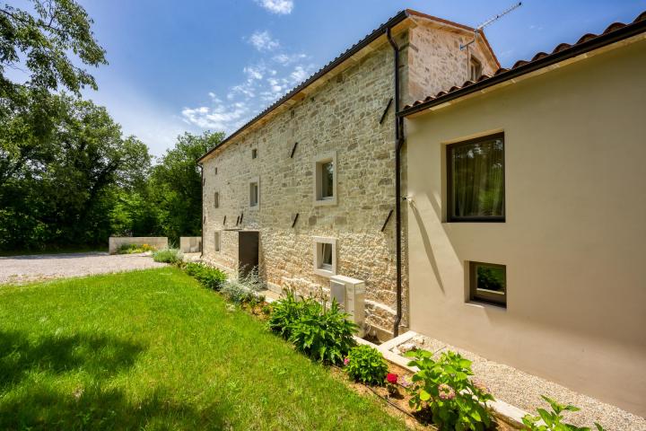 Labin, Šumber, unikatna samostojeća villa  na velikoj okućnici s pogledom 