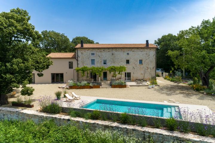 Labin, Šumber, unikatna samostojeća villa  na velikoj okućnici s pogledom 