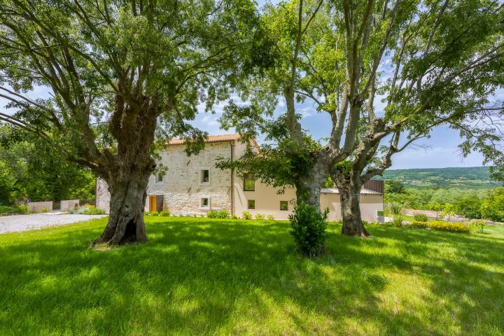 Labin, Šumber, unikatna samostojeća villa  na velikoj okućnici s pogledom 