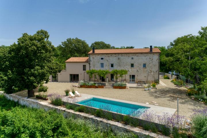 Labin, Šumber, unikatna samostojeća villa  na velikoj okućnici s pogledom 