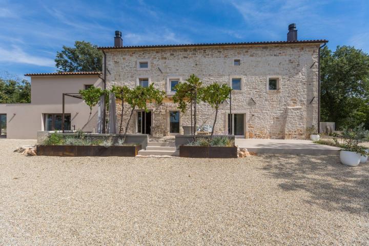 Labin, Šumber, unikatna samostojeća villa  na velikoj okućnici s pogledom 