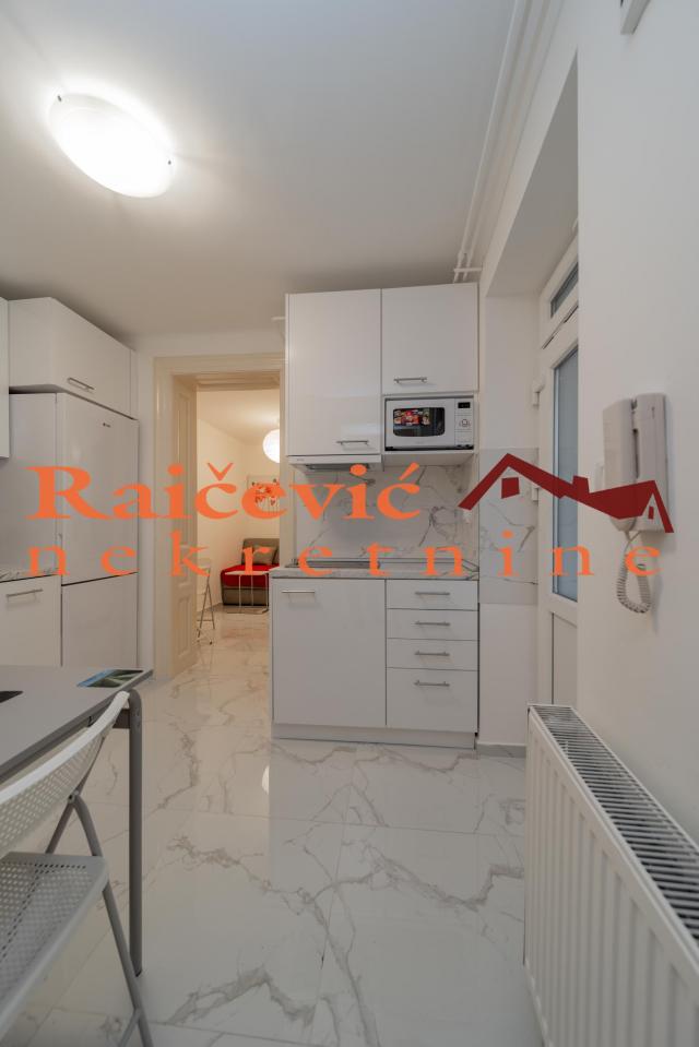 STARI GRAD CENTAR 21m2 , 130000e