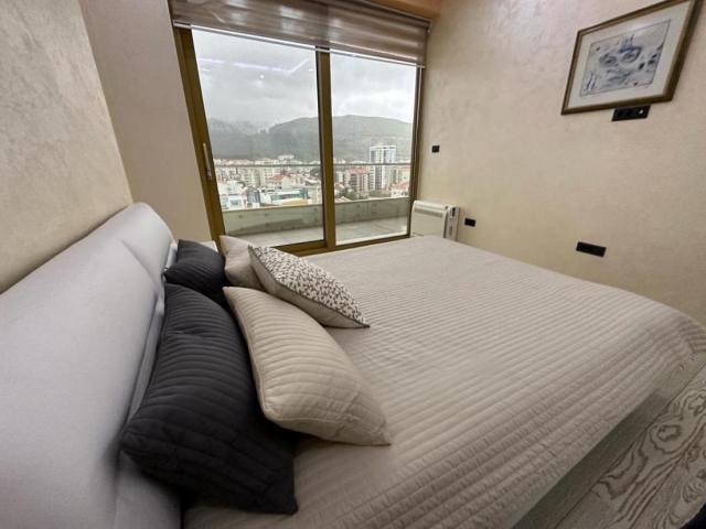 For rent: Luxurious penthouse 162 m2, Budva