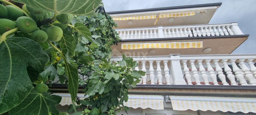 NOVI VINODOLSKI - Haus mit drei Wohnungen