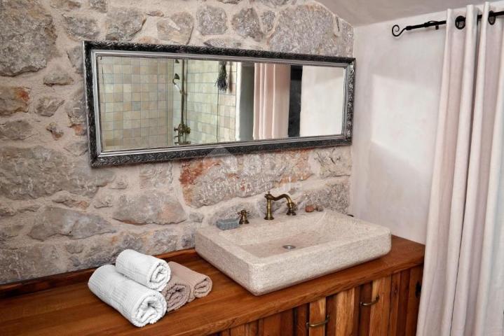 KRK ISLAND, MALINSKA - Charming stone house with swimming pool