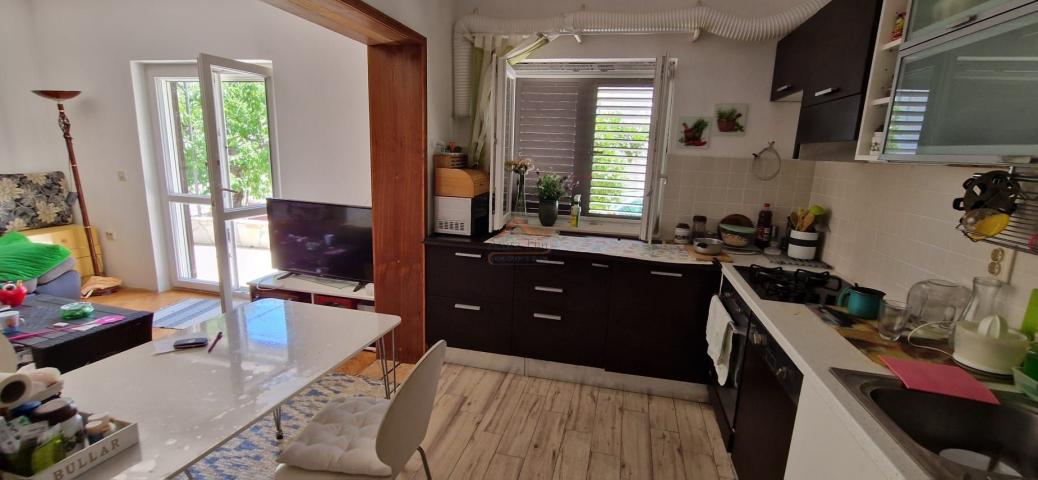 Marina - EKSKLUZIVNA PRODAJA apartmanske kuće s vrtom