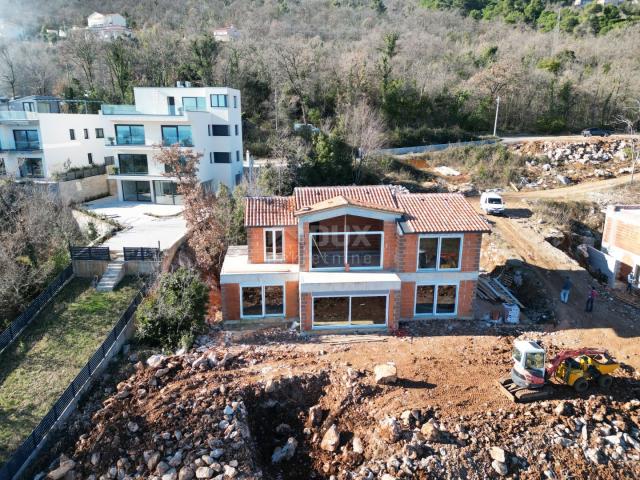 OPATIJA, LOVRAN, IKA - villa 230 m2 s panoramskim pogledom na more i bazenom + uređena okućnica 930 