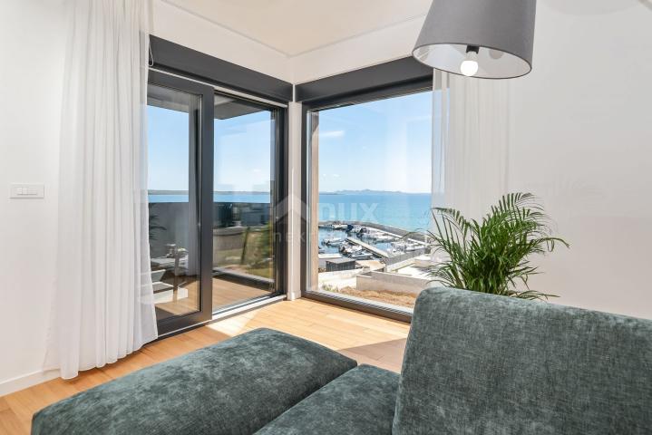 PRIVLAKA, ZADAR - Izvanredna prilika! Penthouse u 1. redu do mora