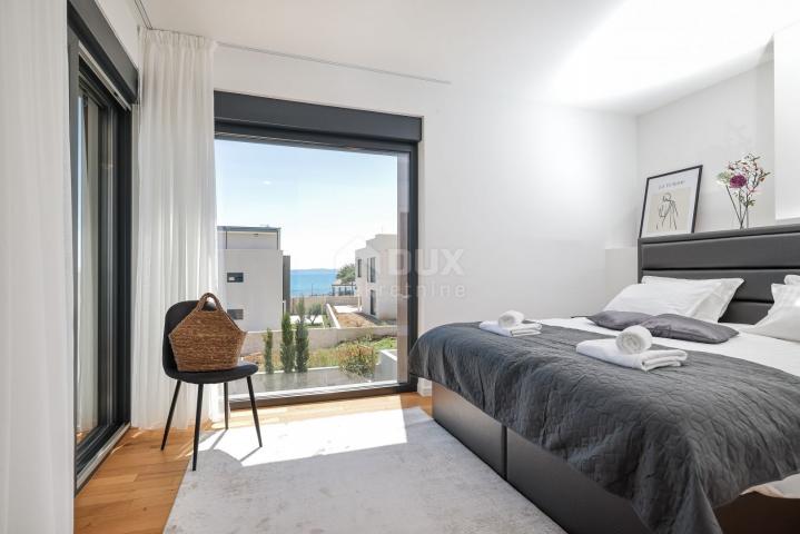 PRIVLAKA, ZADAR - Izvanredna prilika! Penthouse u 1. redu do mora