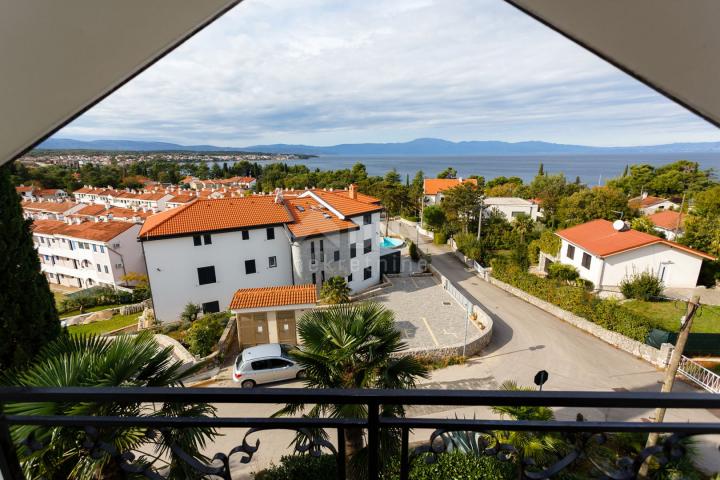 OTOK KRK, MALINSKA - Renovirana apartmanska kuća u blizini mora