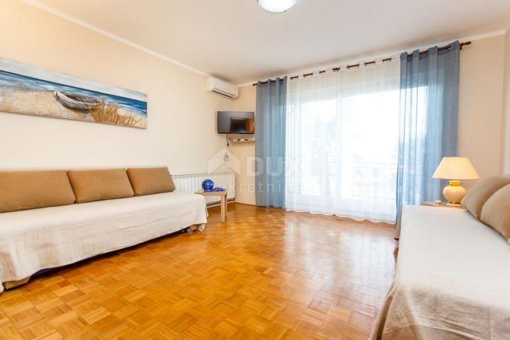 OTOK KRK, MALINSKA - Renovirana apartmanska kuća u blizini mora