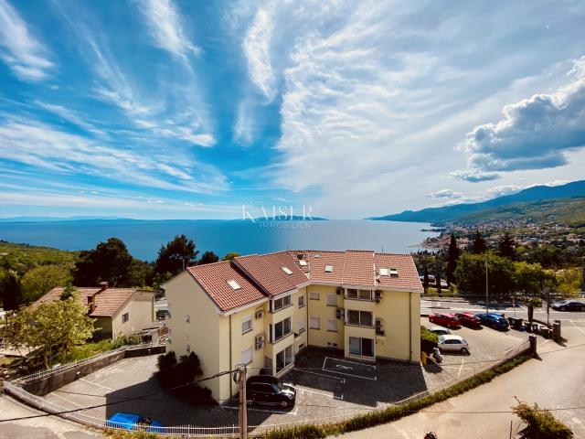 Opatija - Troetažni stan s krovnom terasom i panoramskim pogledom na more