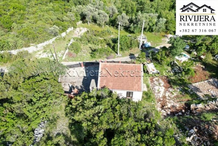 For sale move-in ready house in the picturesque area of Mrkovi Lustica