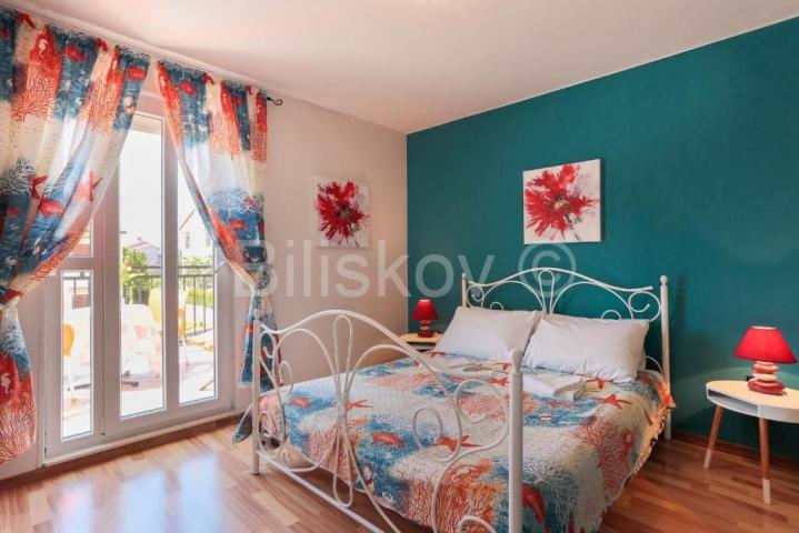 Prodaja, Medulin, vila sa bazenom, 3 uređena studio apartmana