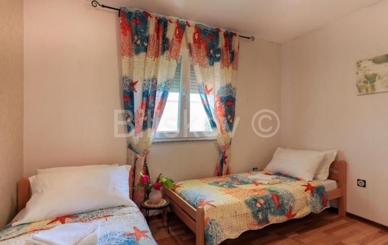 Prodaja, Medulin, vila sa bazenom, 3 uređena studio apartmana