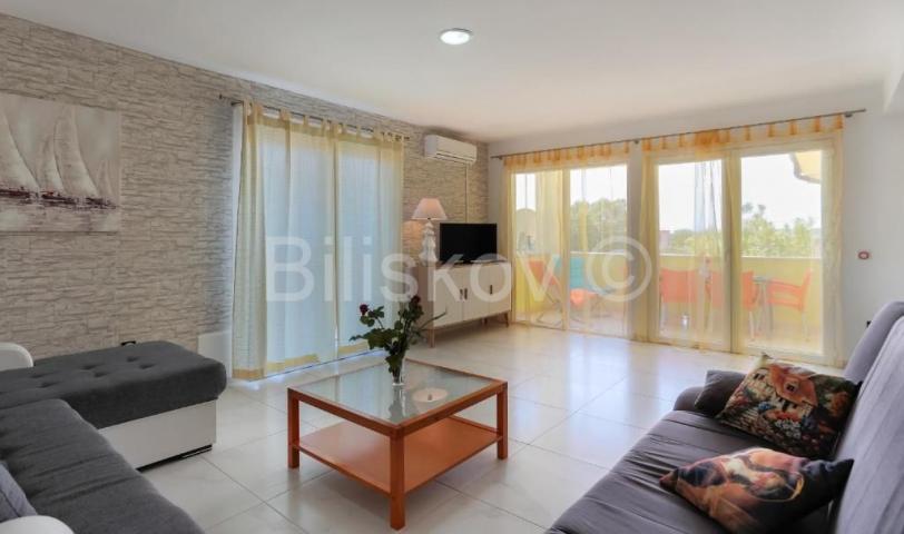 Prodaja, Medulin, vila sa bazenom, 3 uređena studio apartmana