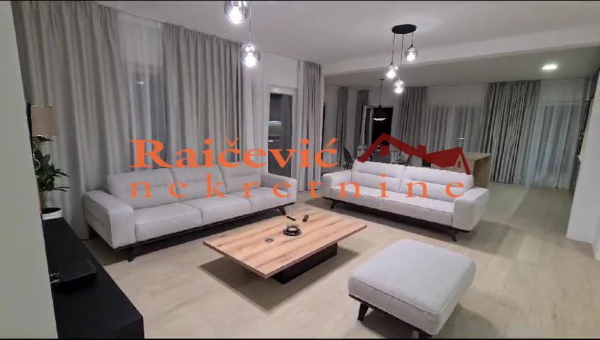 SAVSKI VENAC DEDINJE 180m2 , T , 750000e