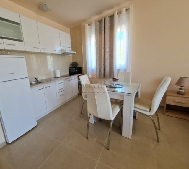 Vinišće - INVESTICIJA!! kuća sa 5 apartmana