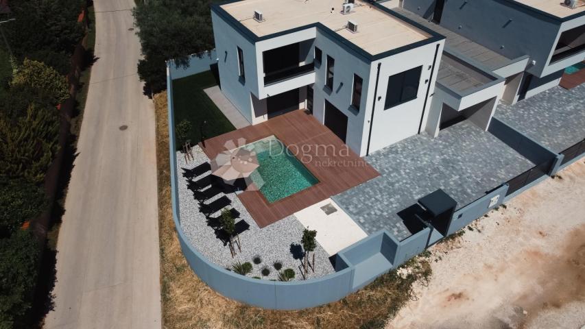 * Elegant villa with pool • near the sea • in a peaceful environment *