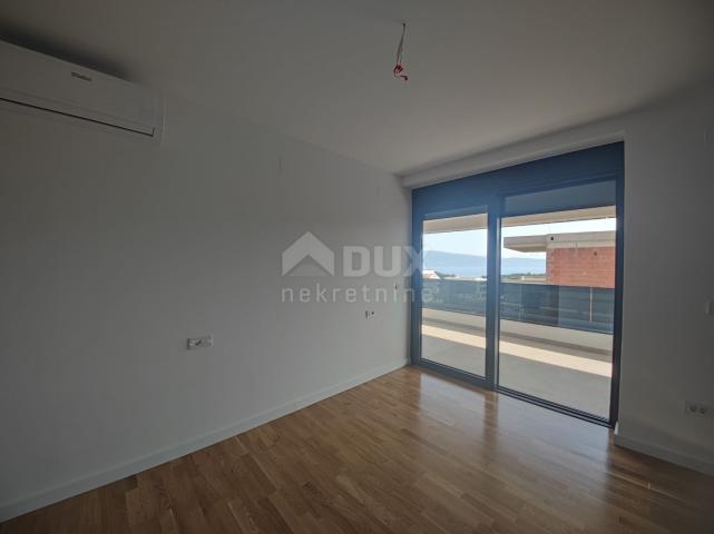 Stadt Krk - Zweistöckiges Luxusapartment mit Dachterrasse und Swimmingpool