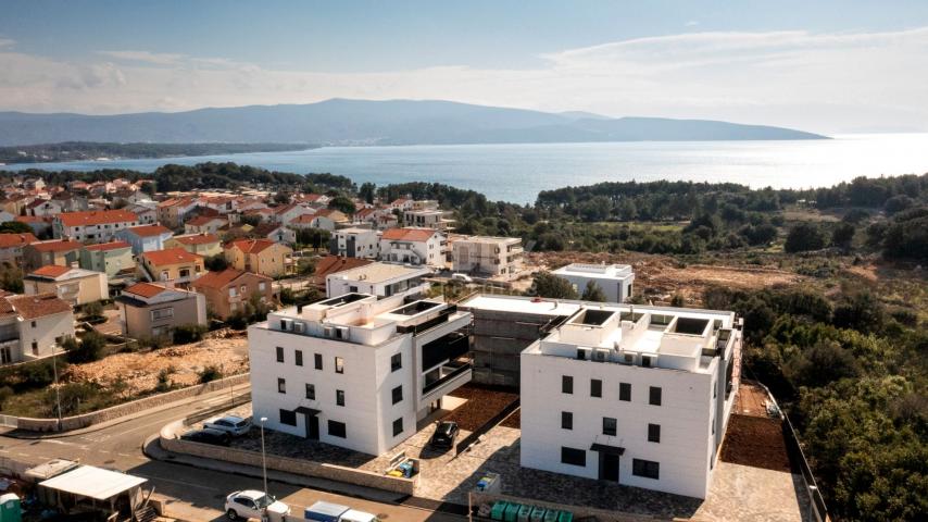 Stadt Krk - Zweistöckiges Luxusapartment mit Dachterrasse und Swimmingpool