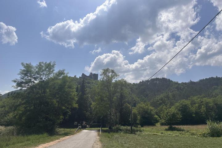 Istra, Žunti, veliko građevinsko zemljište s pogledom na Kaštel