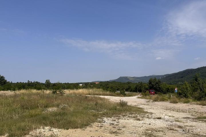 Istra, Ročko Polje, građevinsko zemljište 15852m2 u industrijskoj zoni