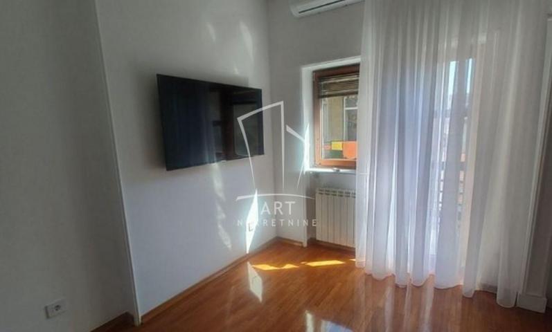 Centar, pešačka zona, mereno 140m2 ID#8256