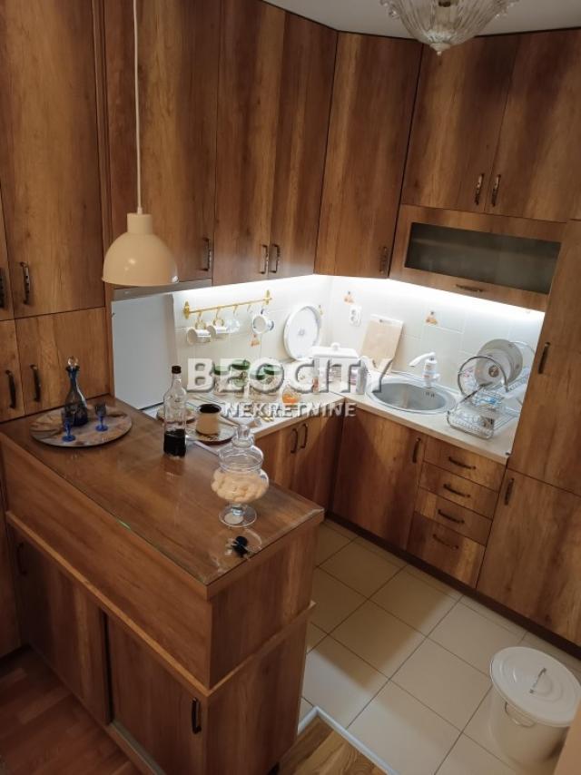 Novi Sad, Centar, Episkopa Visariona, 2. 0, 44m2, 500EUR