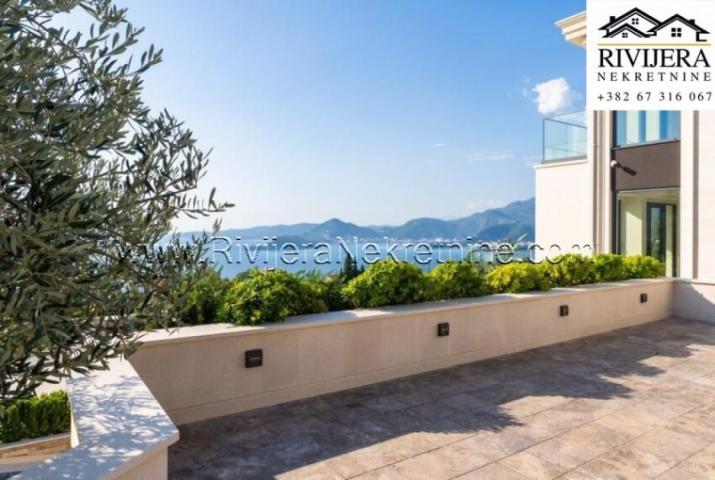 For sale luxury villa in Blizikuce Budva