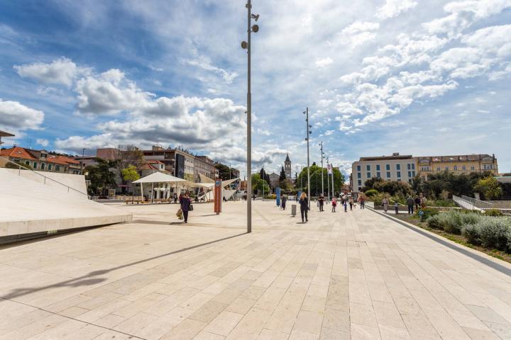 Šibenik, jedinstveni četverosobni stan u samom centru