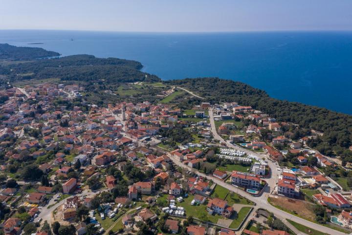 Istra, Premantura - kuća skandinavskog dizajna s bazenom i saunom